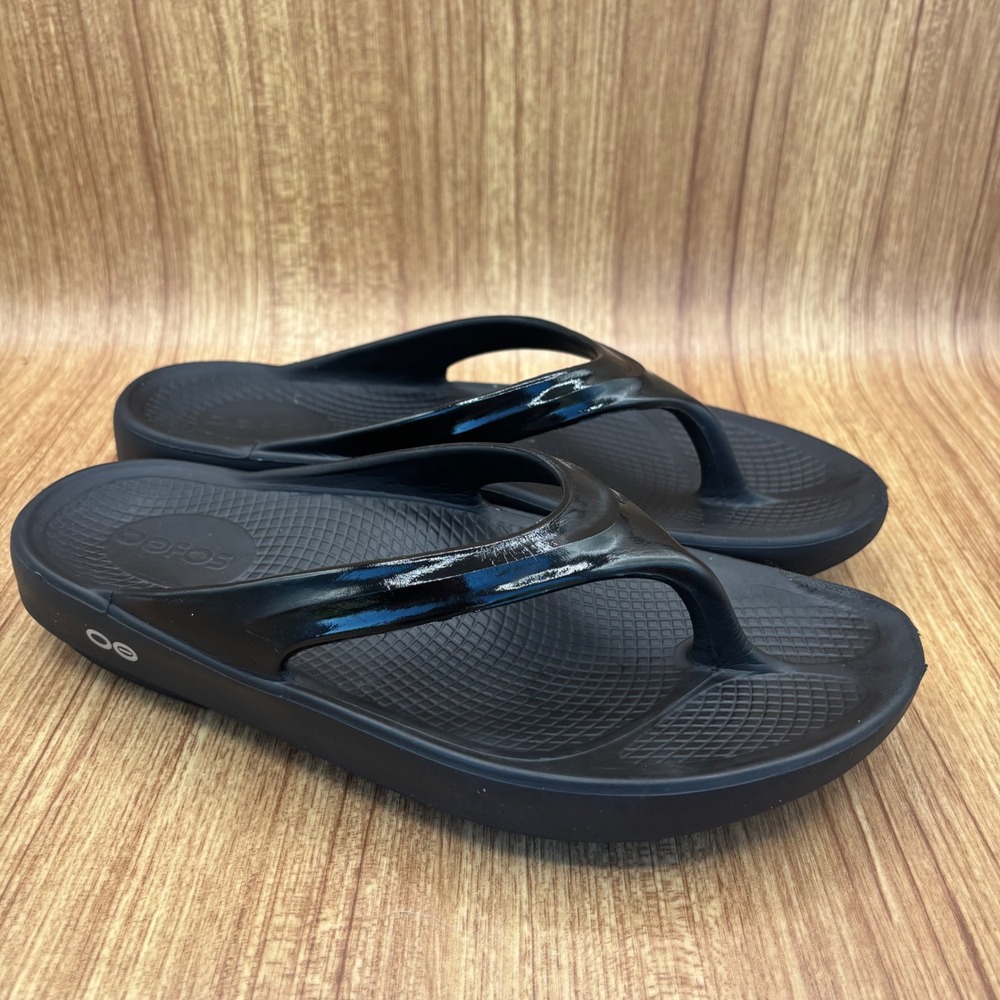 OOFOS OOlala Recovery Sandals Womens Size 8 Black Glossy Thong Flip Flops